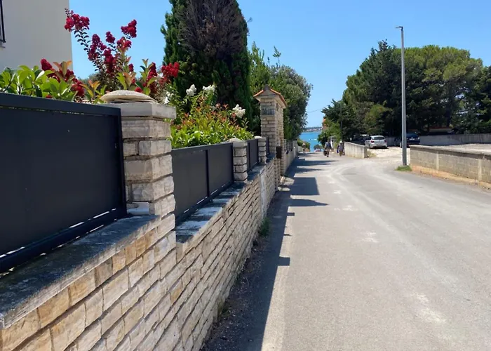 アパート Jalan ヴーシ