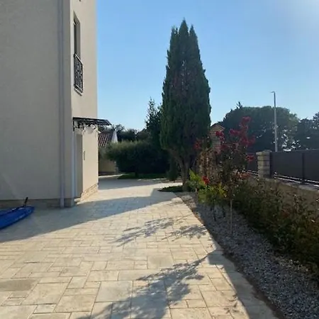 Jalan Apartment Vrsi