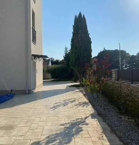 Jalan Lägenhet Vrsi